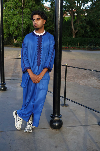 Man looking to the side, wearing a royal men&