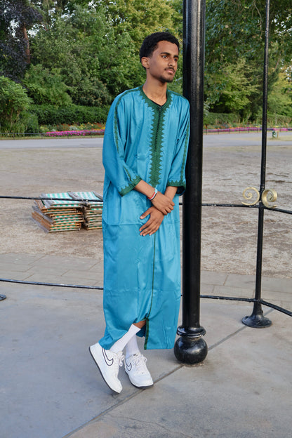Man leaning on a pole outdoors, wearing a men&